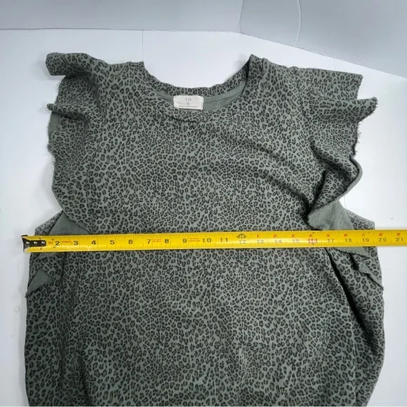 ANTHROPOLOGIE t.la Ruffle Sleeve Womens Sweatshirt Green Animal Print Size Large - Picture 7 of 8